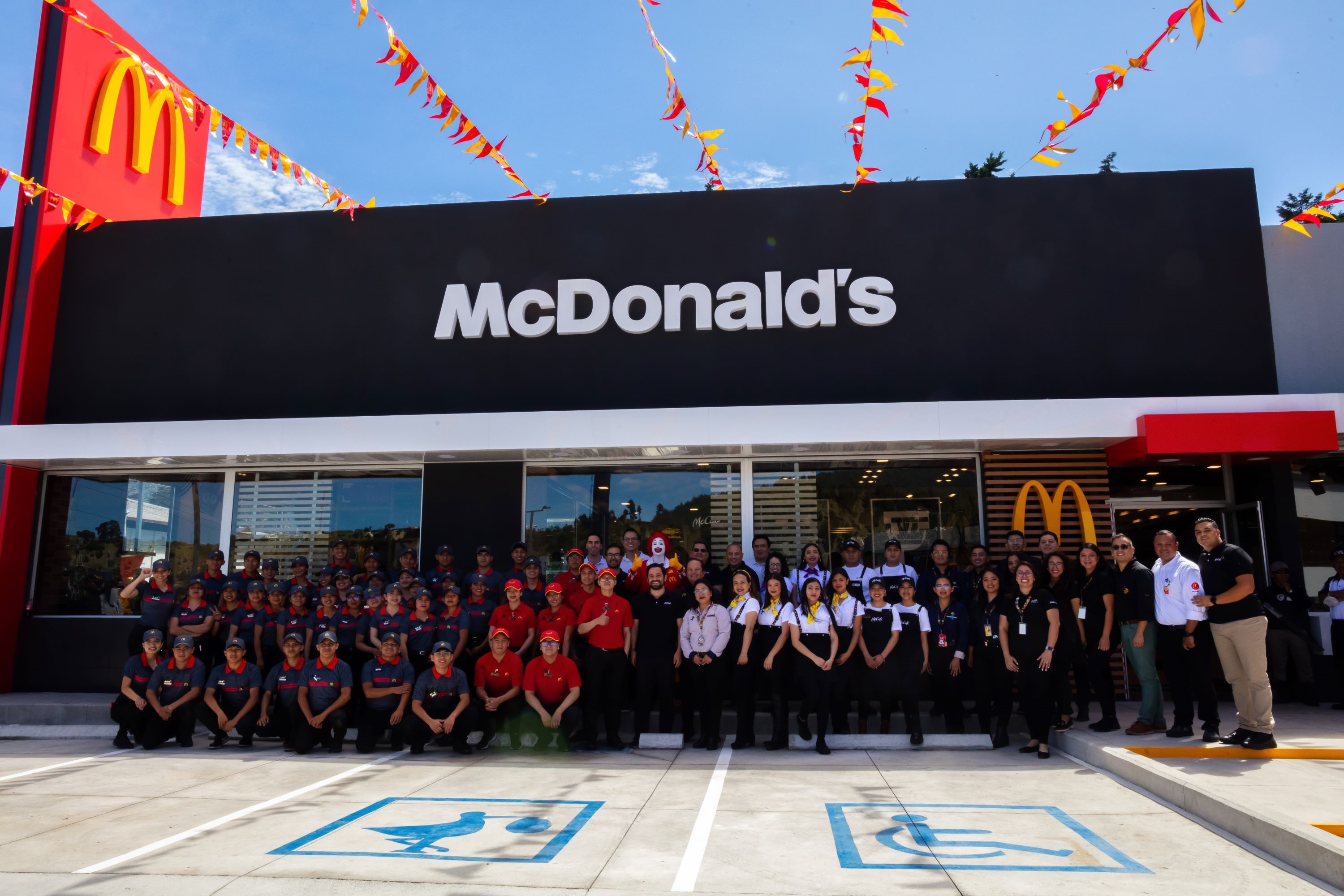McDonald's continúa su expansión con la apertura de dos nuevos restaurantes